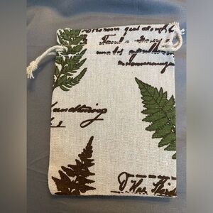❤️10/$10❤️ Fern Print Drawstring Pouch